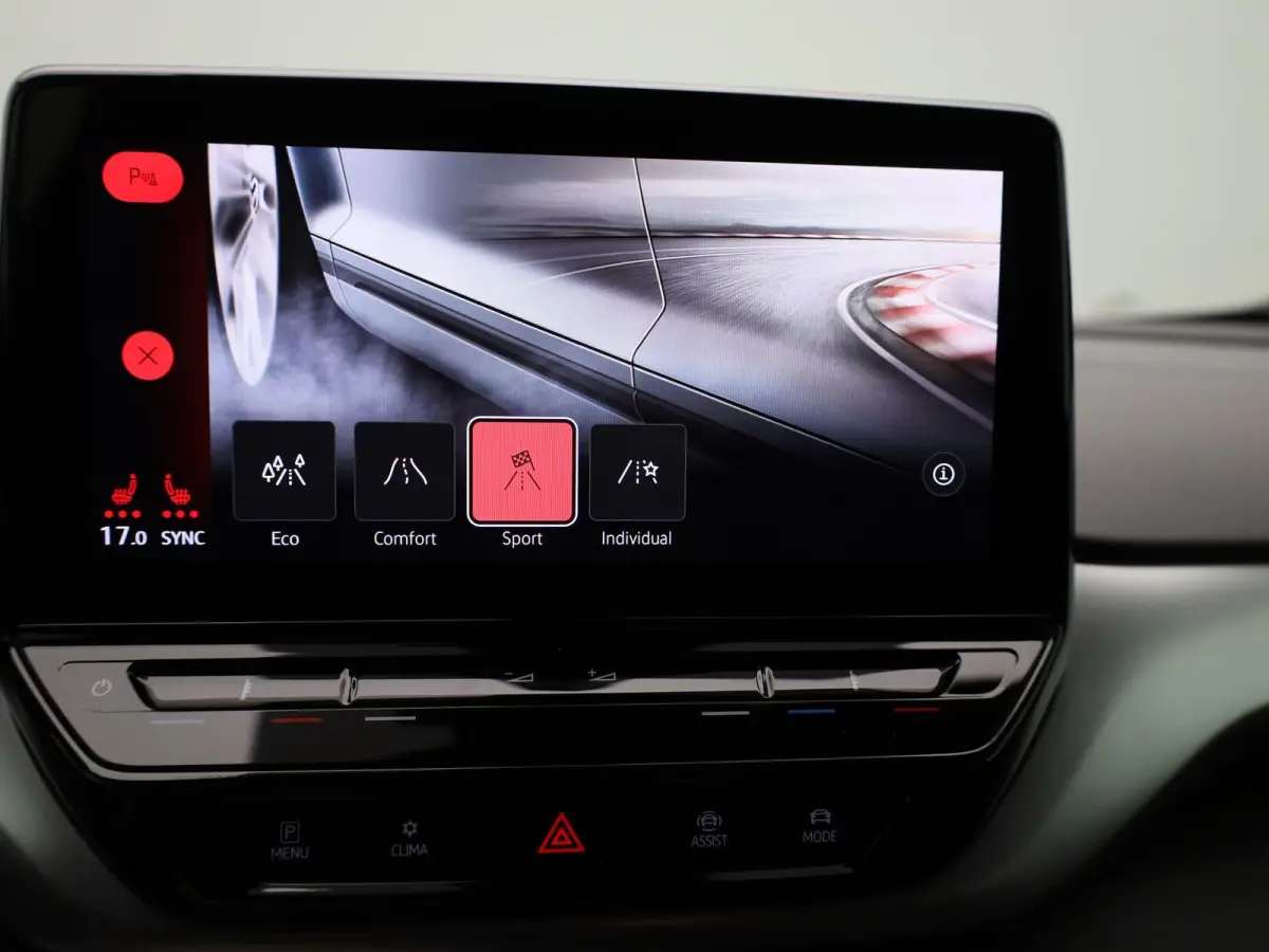 Life 77 kWh 204 PK | SoH 93% | Automaat | Warmtepomp | Navigatie | Parkeersensoren | Stoelverwarming | Stuurverwarming | Apple Carplay | Android Auto | 20" Lichtmetalen velgen |