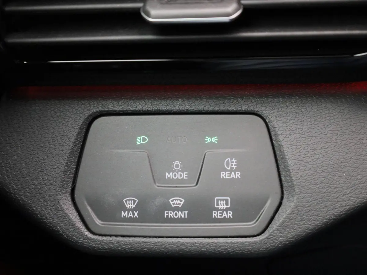 Life 77 kWh 204 PK | SoH 93% | Automaat | Warmtepomp | Navigatie | Parkeersensoren | Stoelverwarming | Stuurverwarming | Apple Carplay | Android Auto | 20" Lichtmetalen velgen |