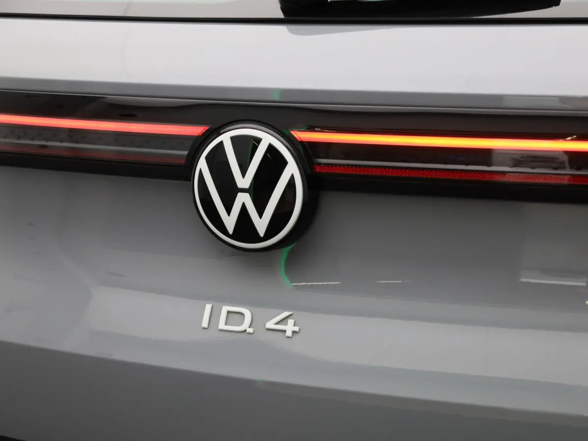 Life 77 kWh 204 PK | SoH 93% | Automaat | Warmtepomp | Navigatie | Parkeersensoren | Stoelverwarming | Stuurverwarming | Apple Carplay | Android Auto | 20" Lichtmetalen velgen |