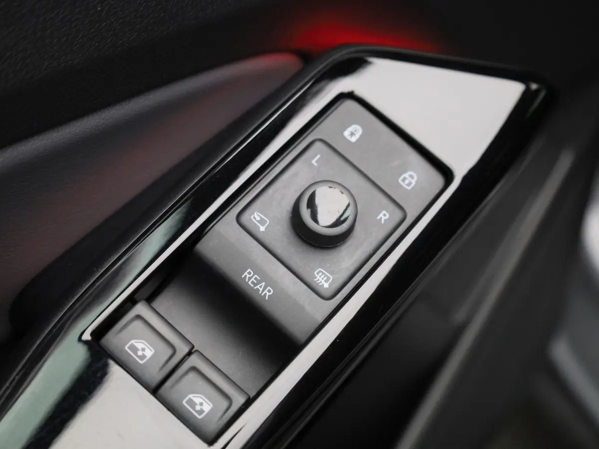 Life 77 kWh 204 PK | SoH 93% | Automaat | Warmtepomp | Navigatie | Parkeersensoren | Stoelverwarming | Stuurverwarming | Apple Carplay | Android Auto | 20" Lichtmetalen velgen |