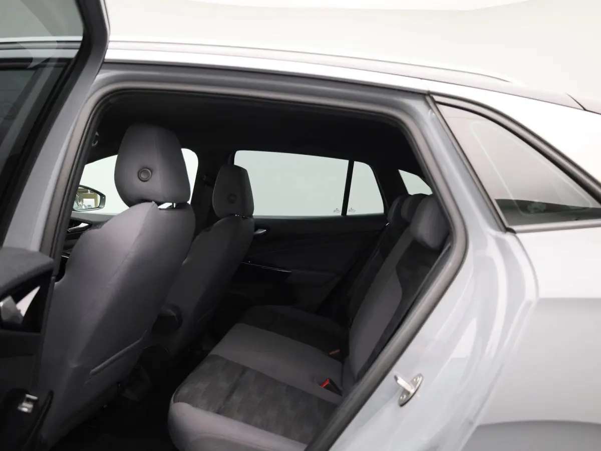 Life 77 kWh 204 PK | SoH 93% | Automaat | Warmtepomp | Navigatie | Parkeersensoren | Stoelverwarming | Stuurverwarming | Apple Carplay | Android Auto | 20" Lichtmetalen velgen |