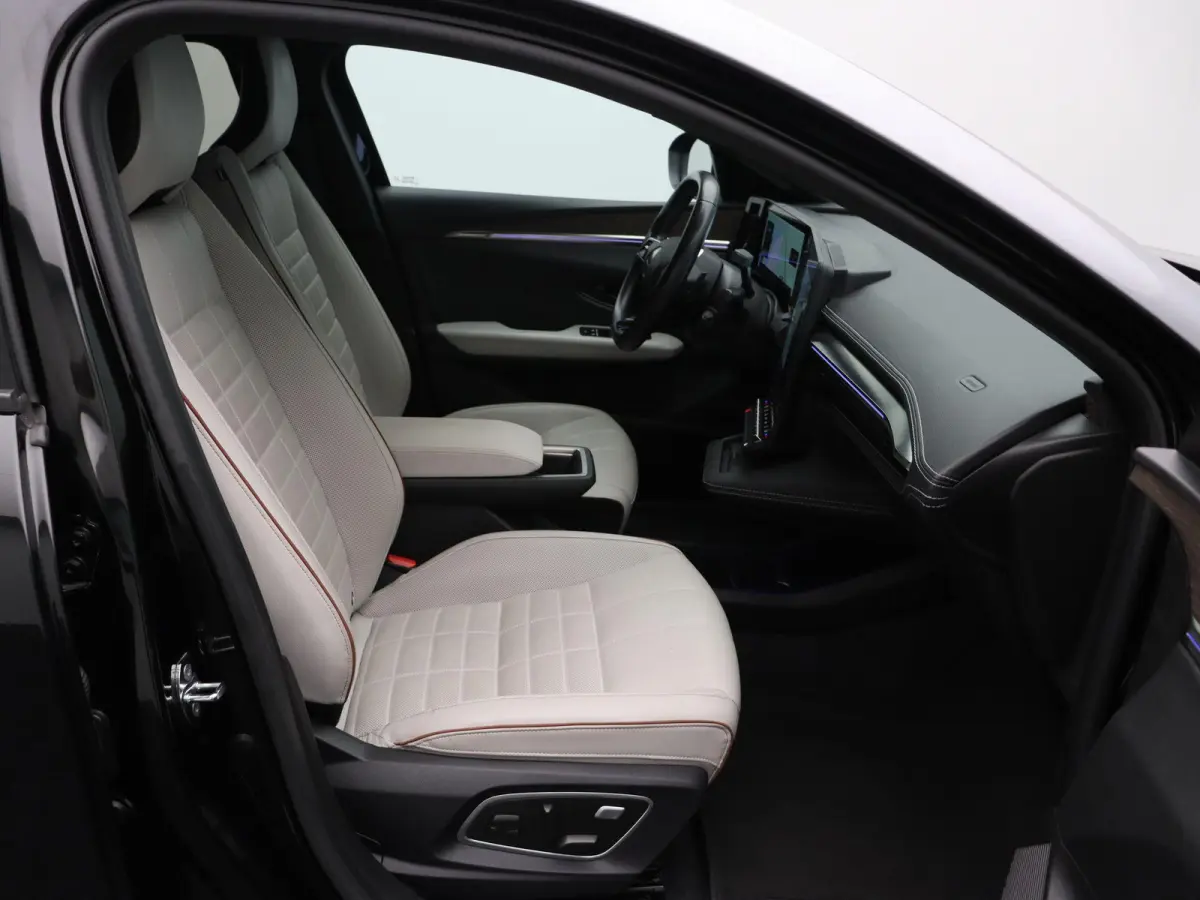 EV60 Optimum Charge Iconic | Harman Kardon | Adaptive Cruise | Stoel & Stuurwielverwarming | Massage Stoel |