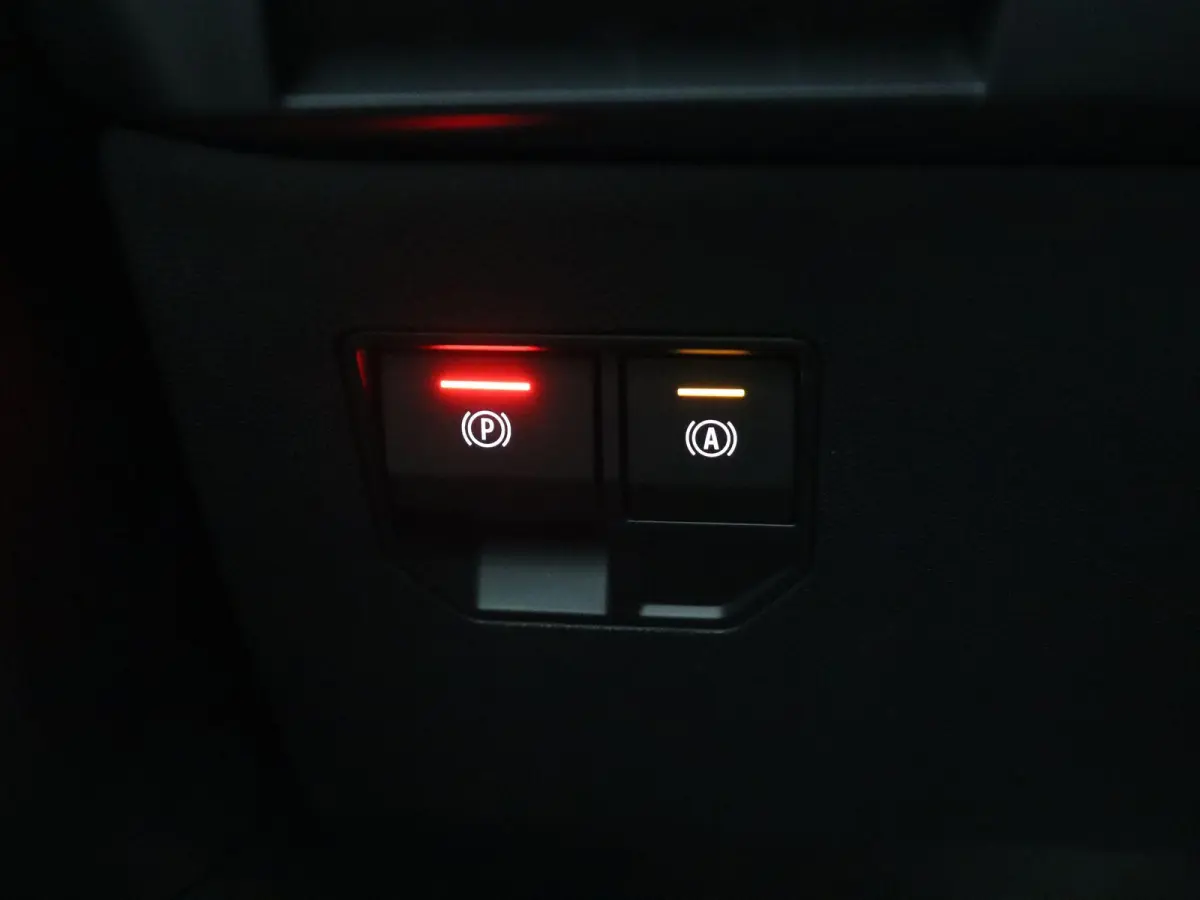EV60 Optimum Charge Iconic | Harman Kardon | Adaptive Cruise | Stoel & Stuurwielverwarming | Massage Stoel |