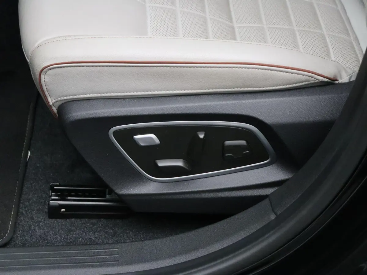 EV60 Optimum Charge Iconic | Harman Kardon | Adaptive Cruise | Stoel & Stuurwielverwarming | Massage Stoel |