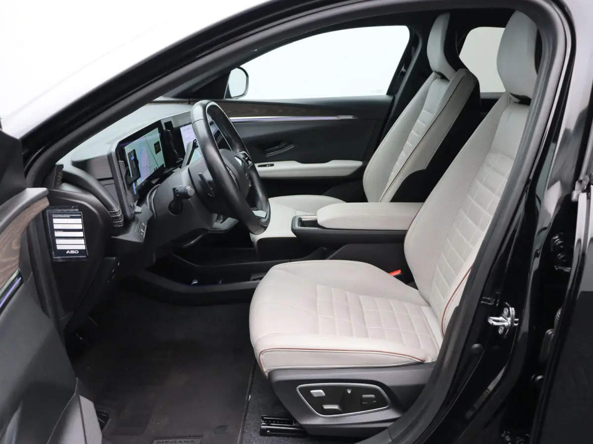 EV60 Optimum Charge Iconic | Harman Kardon | Adaptive Cruise | Stoel & Stuurwielverwarming | Massage Stoel |