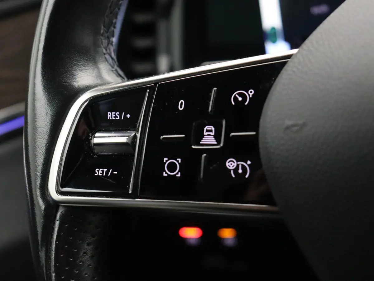 EV60 Optimum Charge Iconic | Harman Kardon | Adaptive Cruise | Stoel & Stuurwielverwarming | Massage Stoel |