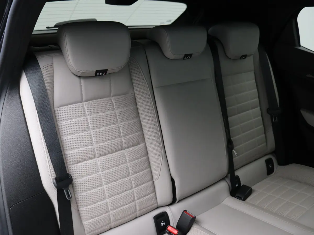 EV60 Optimum Charge Iconic | Harman Kardon | Adaptive Cruise | Stoel & Stuurwielverwarming | Massage Stoel |