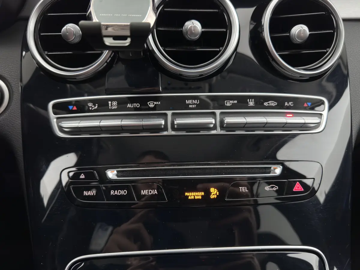 350 e Lease Edition (Plug-in) Aut. *FULL-LED | SPORTSEATS | NAVI-FULLMAP | AMBIENT-LIGHT | AIRMATIC | PRIVACY-GLASS | ECC | PDC | CRUISE | 17''ALU*