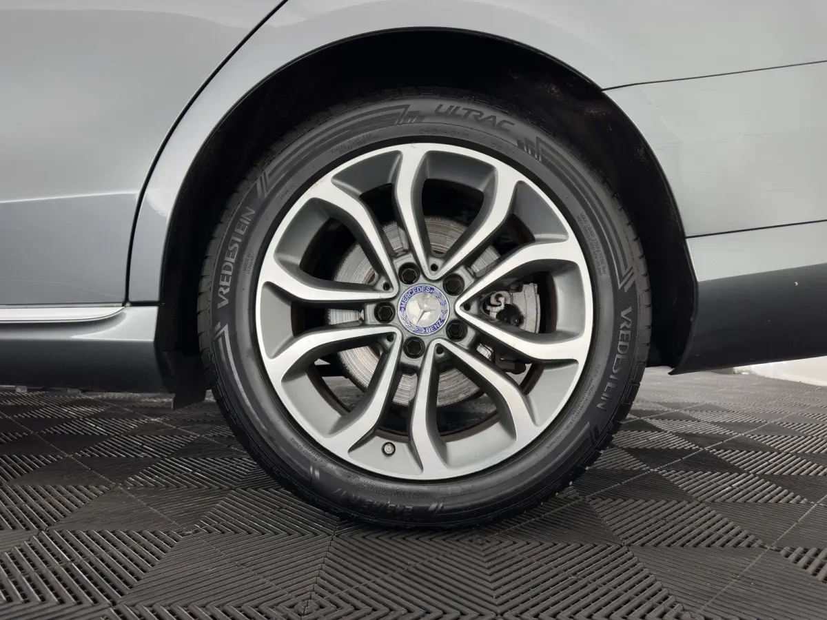 350 e Lease Edition (Plug-in) Aut. *FULL-LED | SPORTSEATS | NAVI-FULLMAP | AMBIENT-LIGHT | AIRMATIC | PRIVACY-GLASS | ECC | PDC | CRUISE | 17''ALU*
