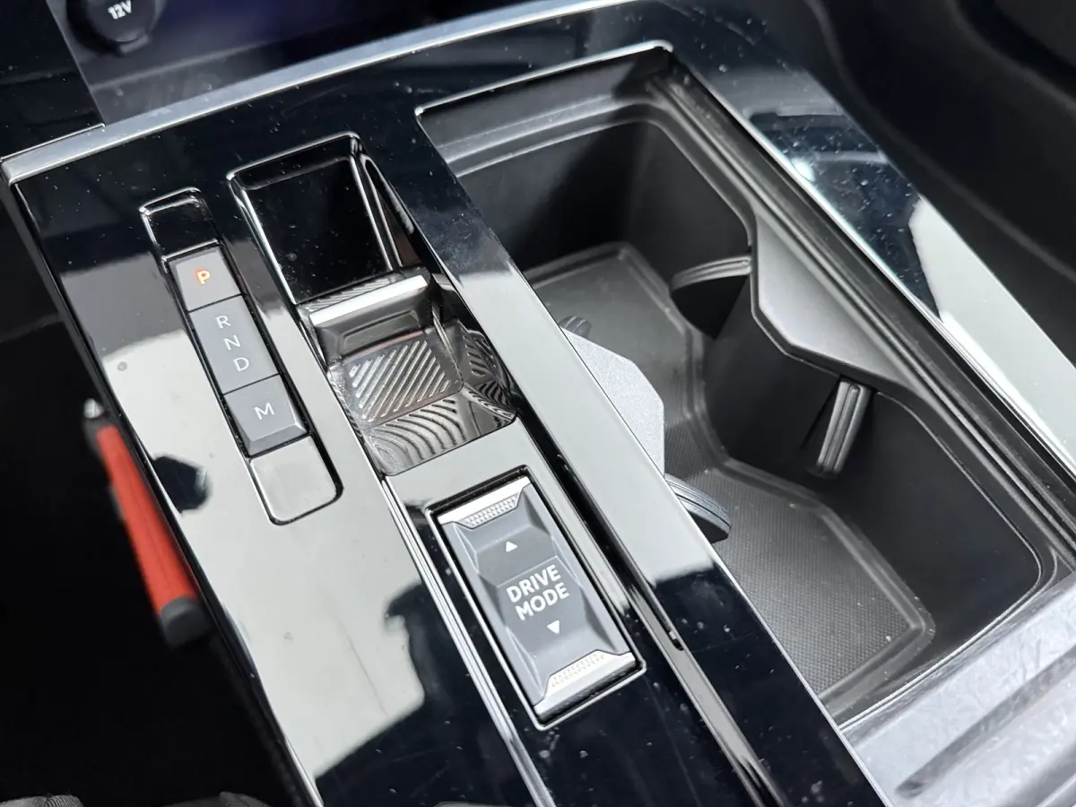 1.2 Ultimate | Achteruitrijcamera | Alcantara bekleding | Apple Carplay/Android Auto|telefoonintegratie premium