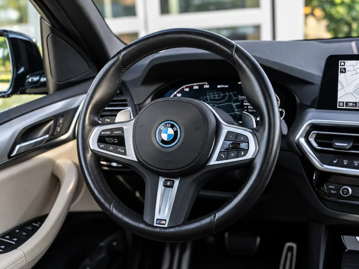 xDrive30e M-Sport|PANO|HUD|CAM|APP|LASER|STUURVW.|20'