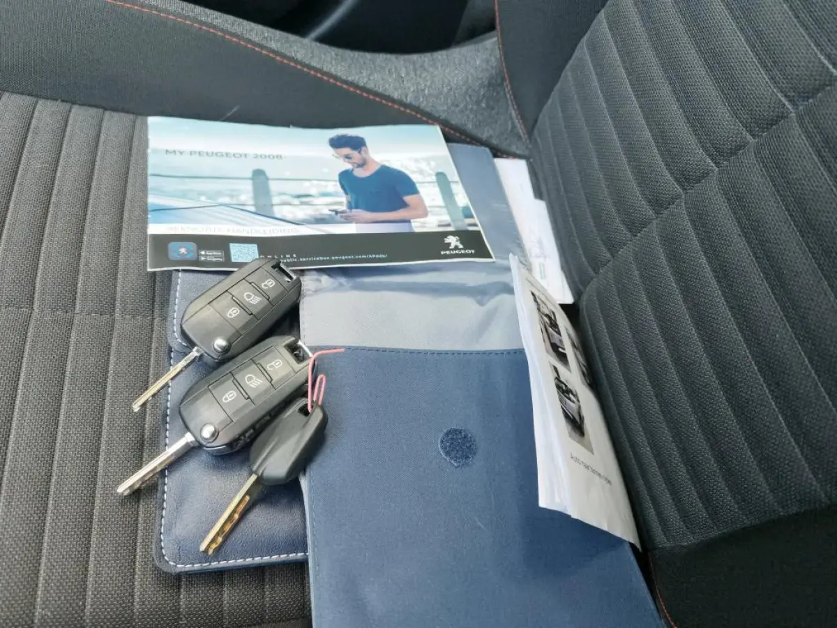 1.2 PureTech Active | NL-Auto | Trekhaak | Camera | Navigatie