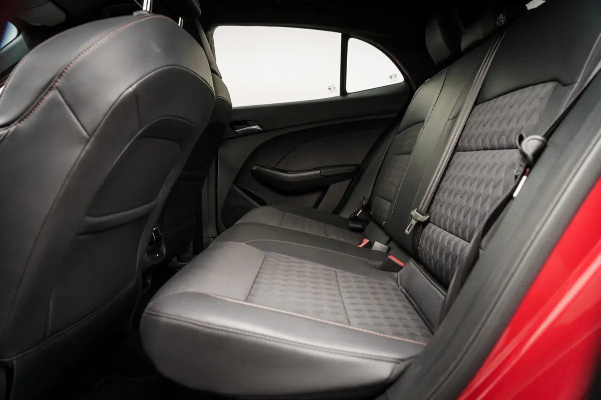 1.5 Hybrid+ Luxury | 360 Camera | Trekhaak | Adapt. Cruise | Carplay | Stoelverwarming
