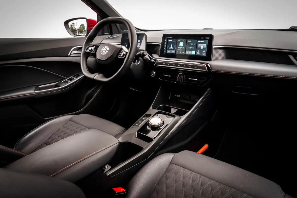 1.5 Hybrid+ Luxury | 360 Camera | Trekhaak | Adapt. Cruise | Carplay | Stoelverwarming