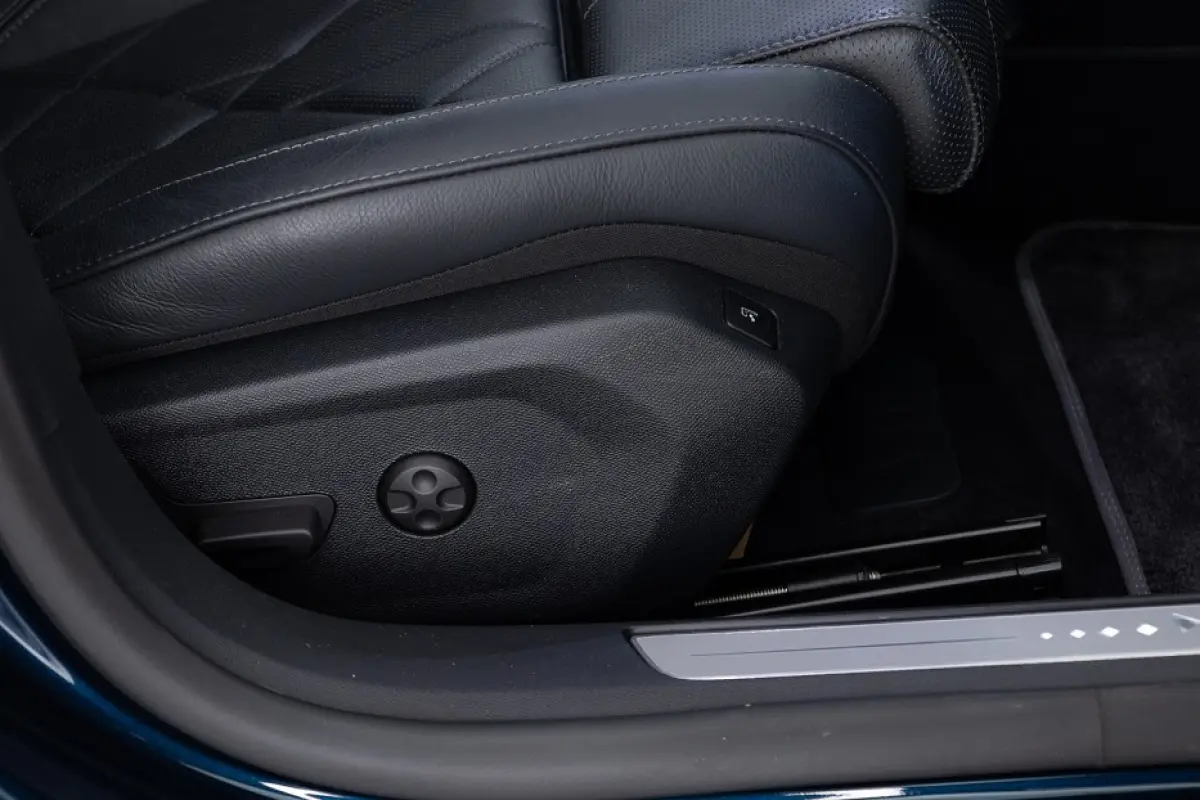 E-Tense RIVOLI+ PHEV | LEDER | Full LED | CARPLAY |