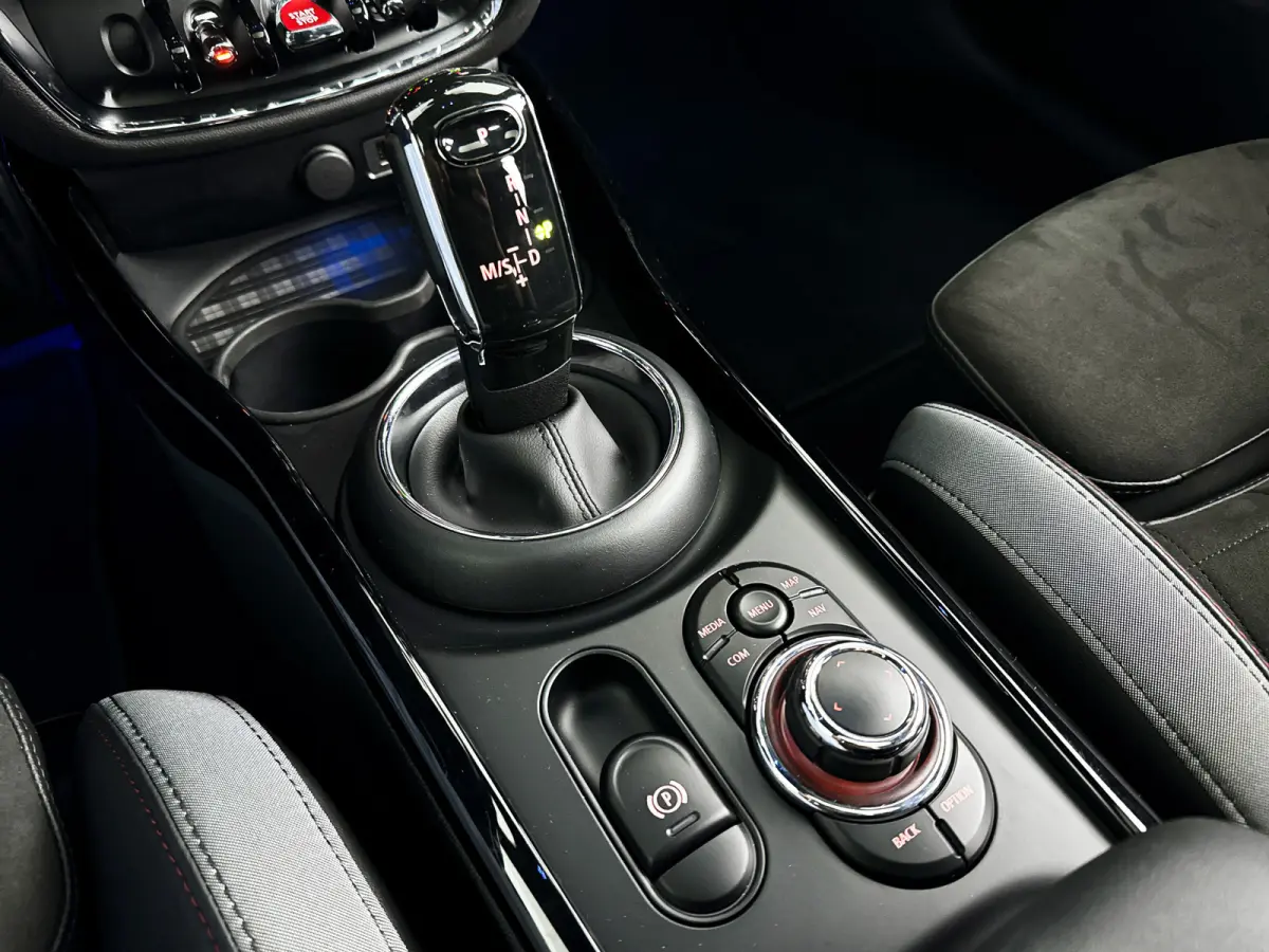 2.0 Cooper S Rockingham GT Edition | Panoramadak | Parkeercamera | Harman Kardon | Head-up display | Stoel- en stuurverwarming