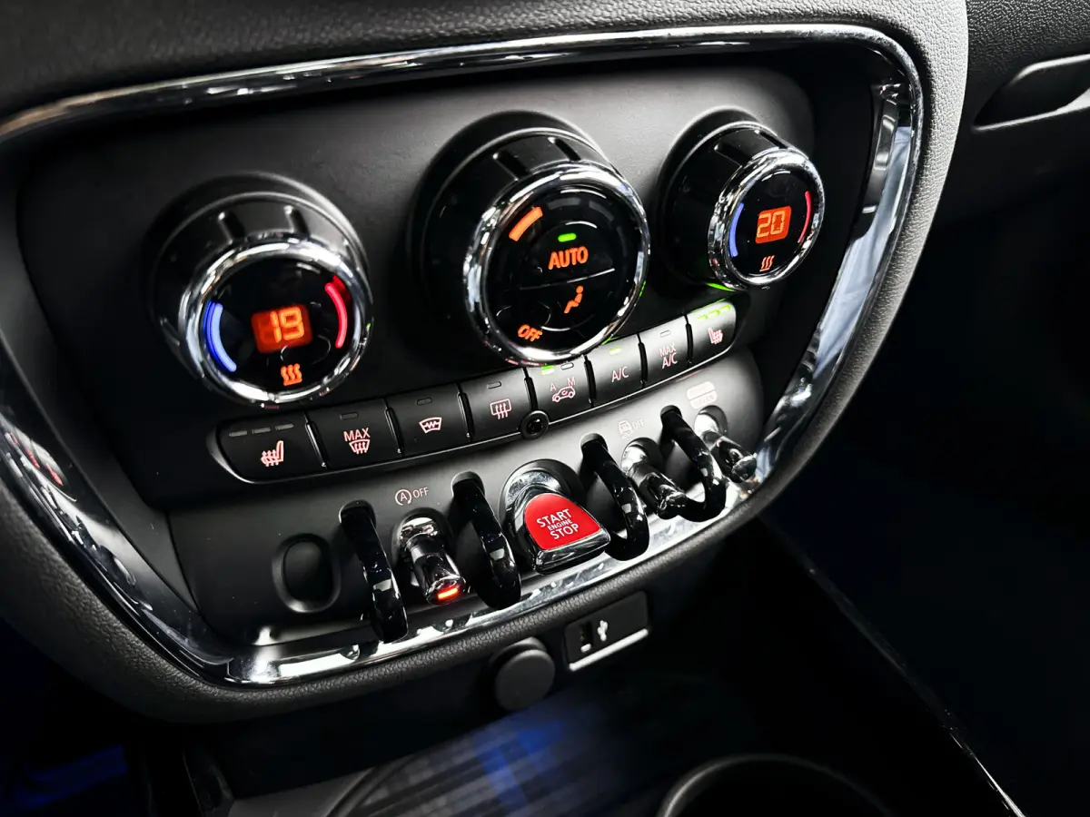 2.0 Cooper S Rockingham GT Edition | Panoramadak | Parkeercamera | Harman Kardon | Head-up display | Stoel- en stuurverwarming