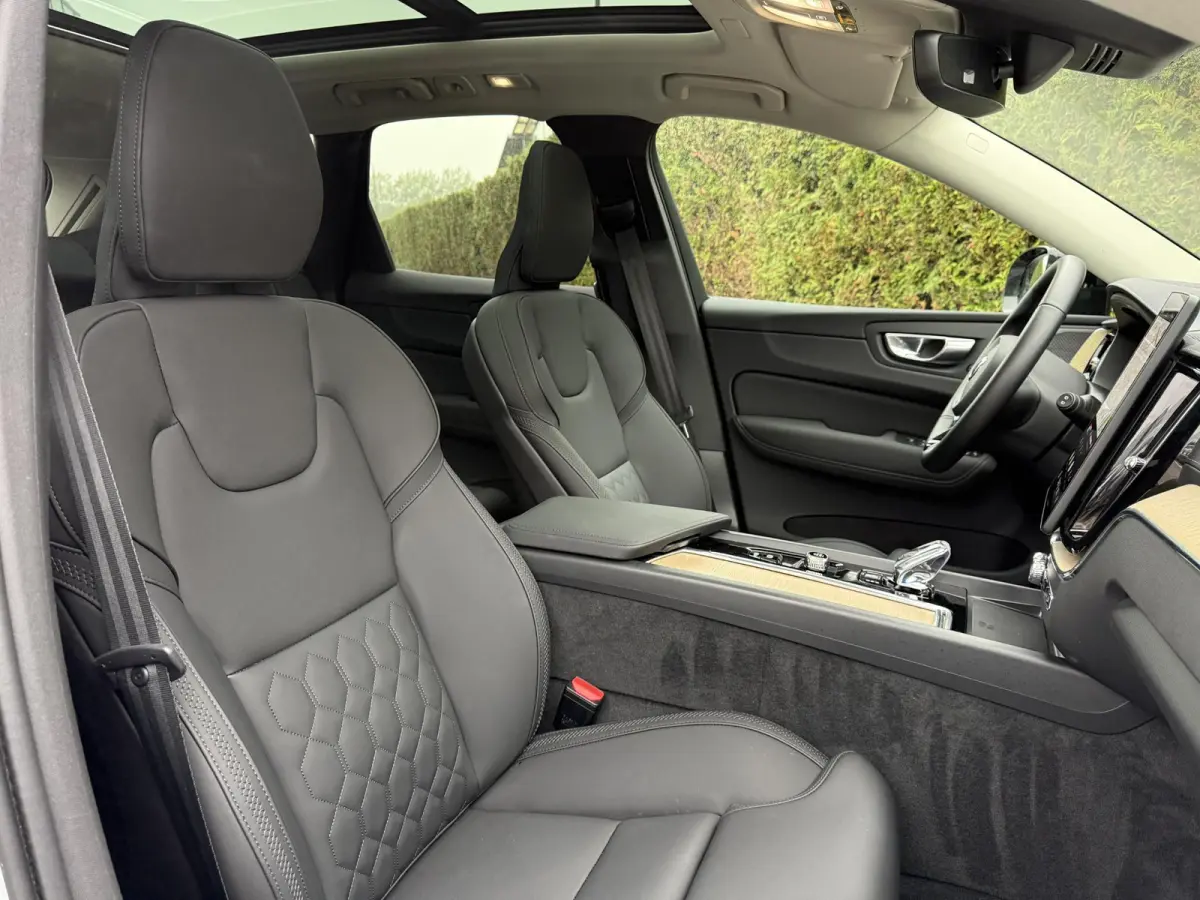 T6 Plug-in hybrid AWD Ultra Dark