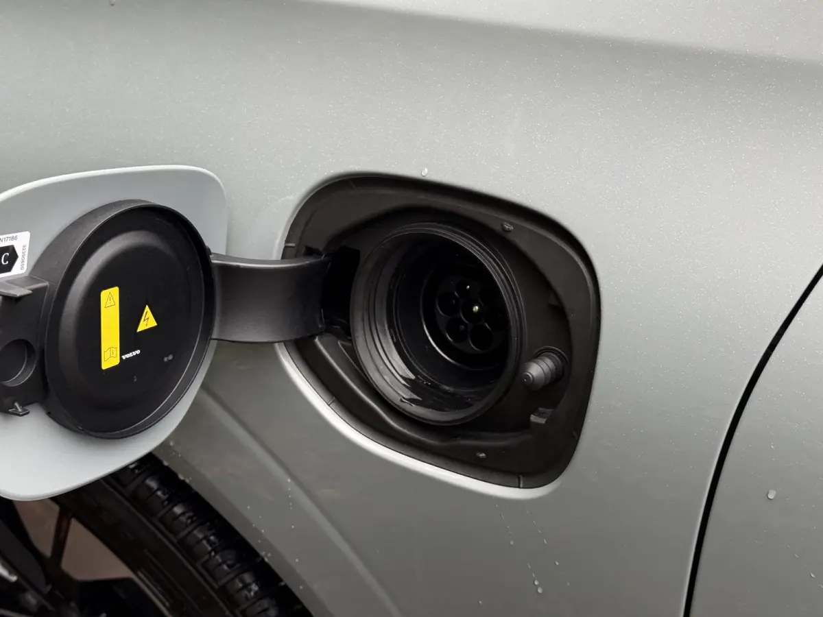 T6 Plug-in hybrid AWD Ultra Dark