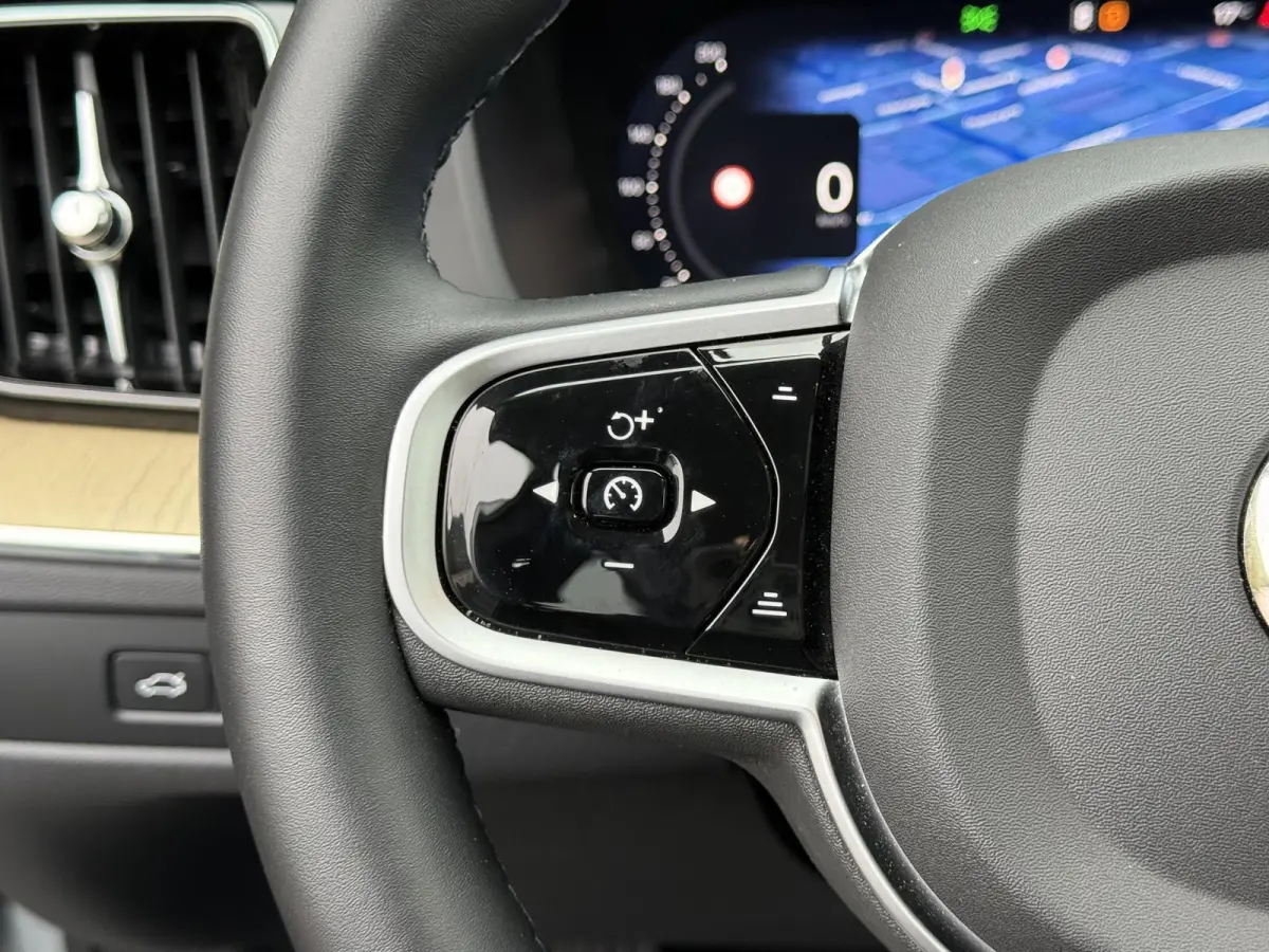 T6 Plug-in hybrid AWD Ultra Dark