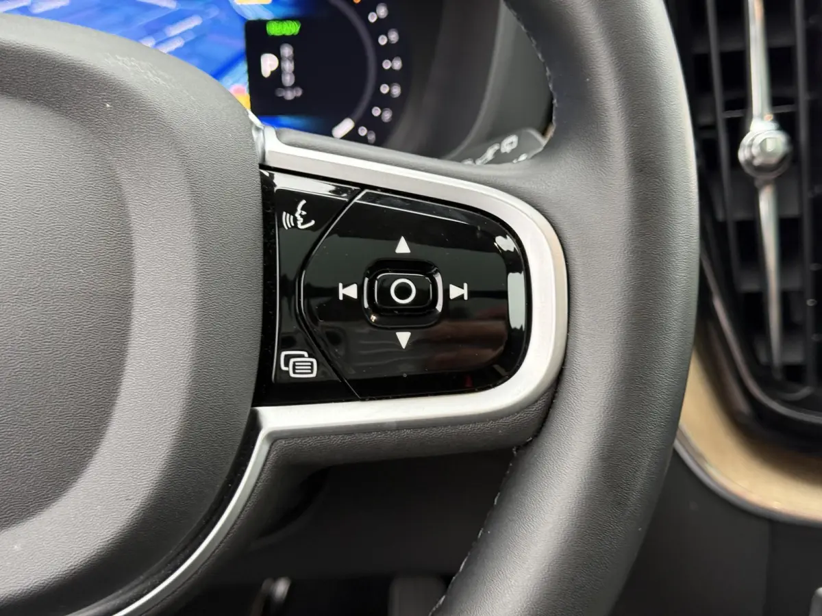 T6 Plug-in hybrid AWD Ultra Dark
