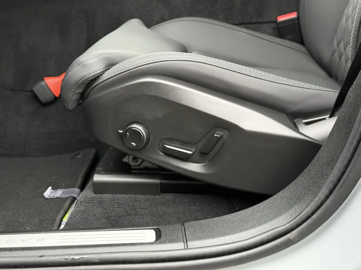 T6 Plug-in hybrid AWD Ultra Dark