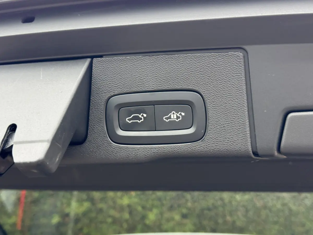 T6 Plug-in hybrid AWD Ultra Dark