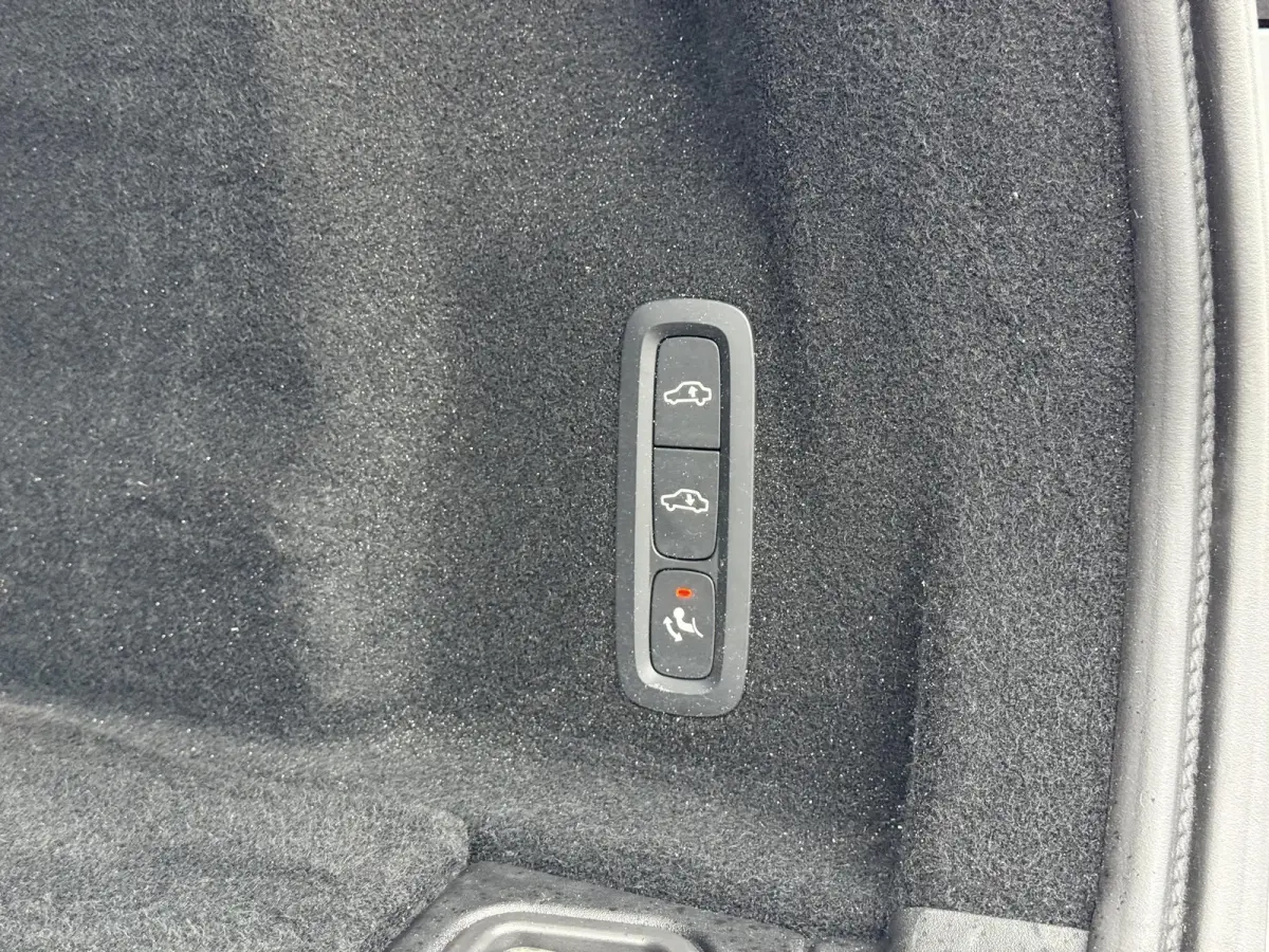 T6 Plug-in hybrid AWD Ultra Dark