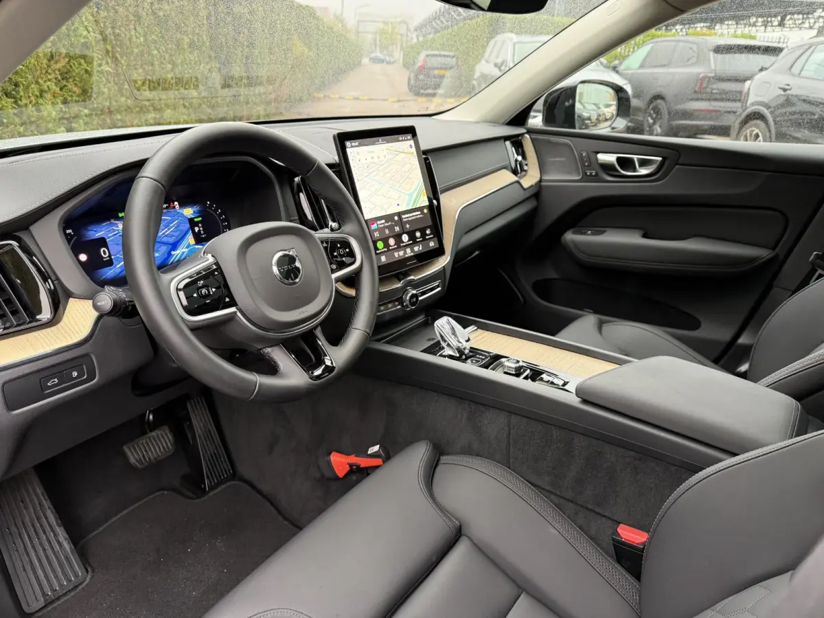 T6 Plug-in hybrid AWD Ultra Dark