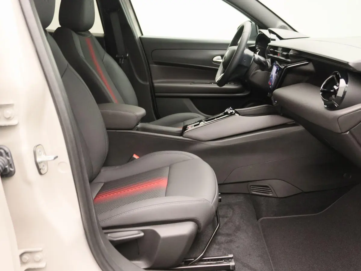 Elettrica Sport Speciale 54 kWh | Navigatie | Techno Pack | Warmtepomp Two-Tone lak | Voorraad Voordeel | 2 + 6 Jaar Speciale Garantie! |