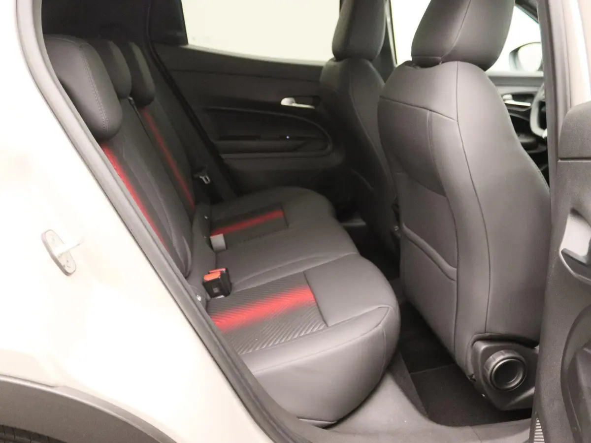 Elettrica Sport Speciale 54 kWh | Navigatie | Techno Pack | Warmtepomp Two-Tone lak | Voorraad Voordeel | 2 + 6 Jaar Speciale Garantie! |