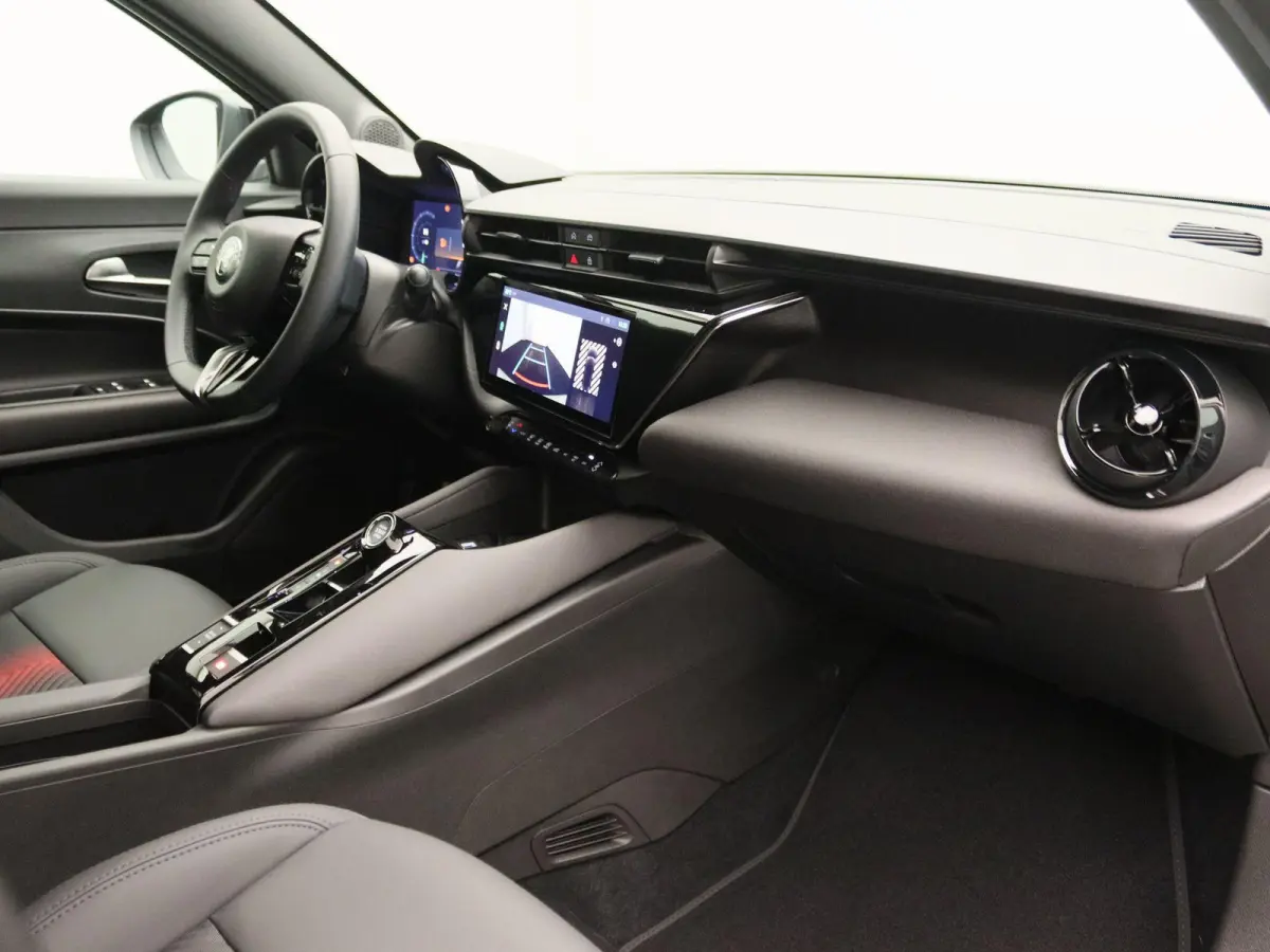 Elettrica Sport Speciale 54 kWh | Navigatie | Techno Pack | Warmtepomp Two-Tone lak | Voorraad Voordeel | 2 + 6 Jaar Speciale Garantie! |