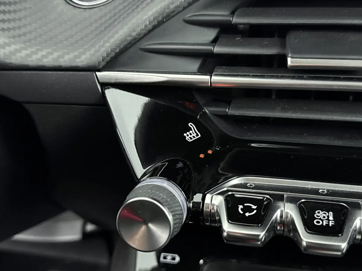 Active Pack 50kWh | 1ste eigenaar | ACCU 95% | Stoelverwarming | LED lampen | Parkeersensoren | Navigatie | AUTOMAAT