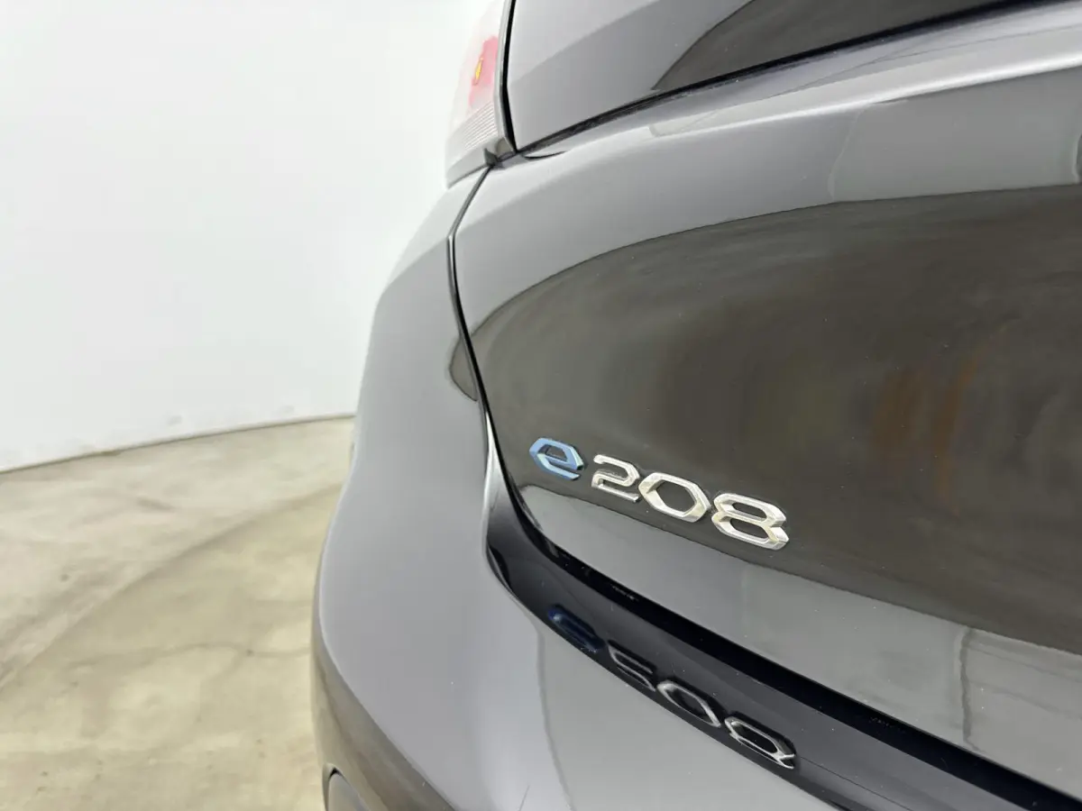 Active Pack 50kWh | 1ste eigenaar | ACCU 95% | Stoelverwarming | LED lampen | Parkeersensoren | Navigatie | AUTOMAAT