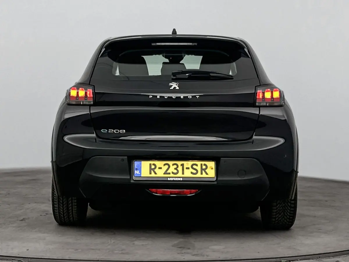 Active Pack 50kWh | 1ste eigenaar | ACCU 95% | Stoelverwarming | LED lampen | Parkeersensoren | Navigatie | AUTOMAAT