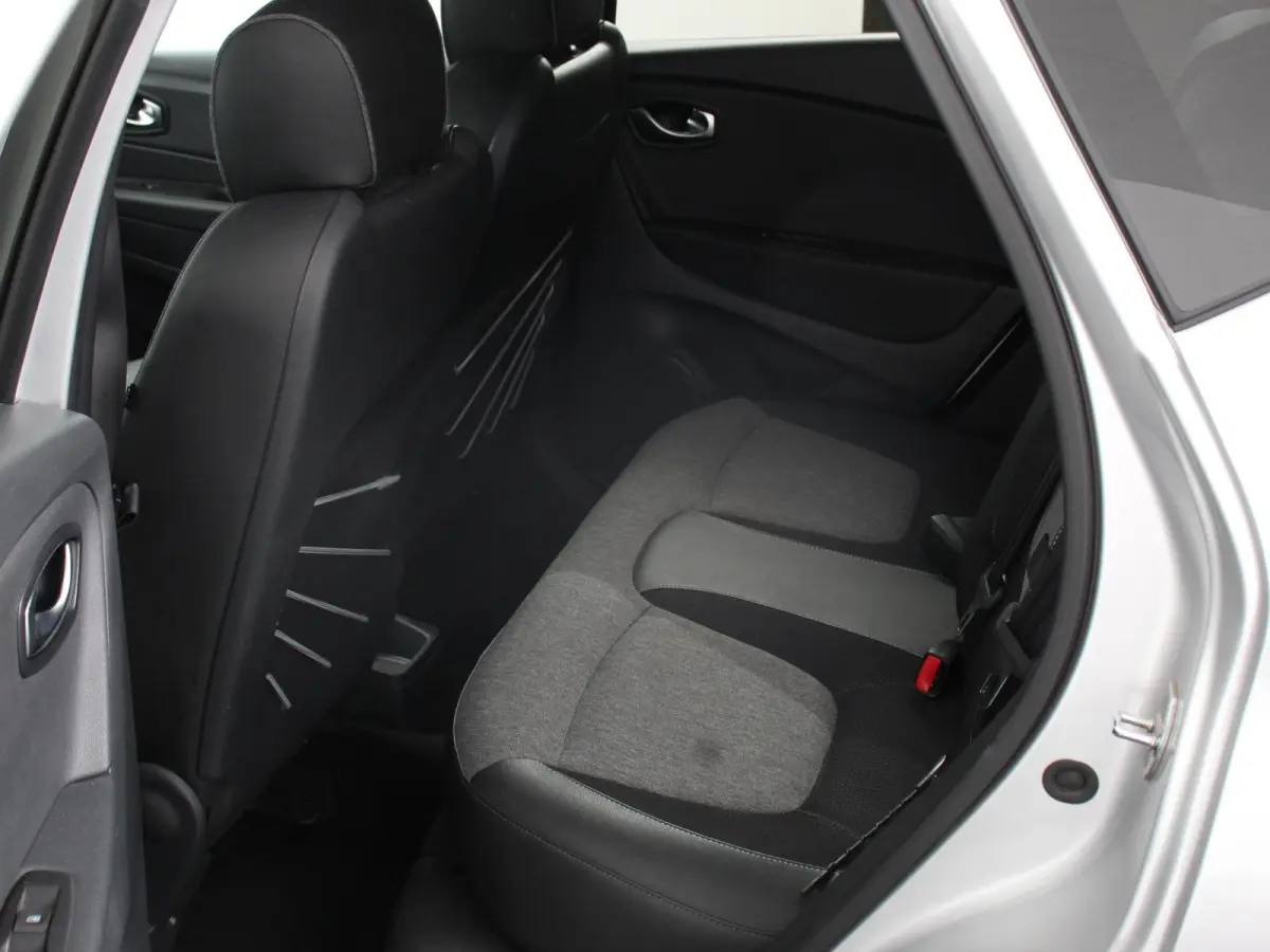 1.3 TCe Intens Automaat Climate control, Navigatiesysteem, Achteruitrijcamera LM velgen Trekhaak