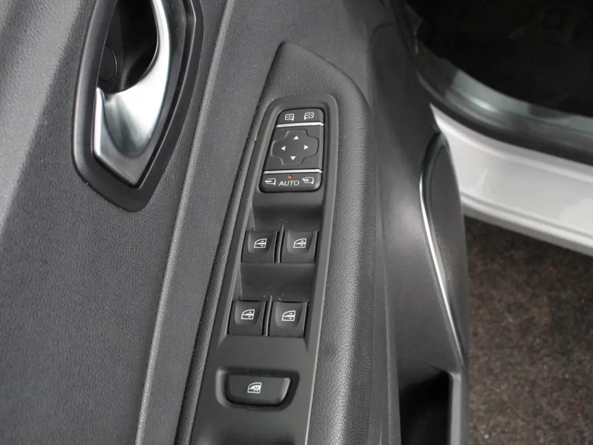 1.3 TCe Intens Automaat Climate control, Navigatiesysteem, Achteruitrijcamera LM velgen Trekhaak