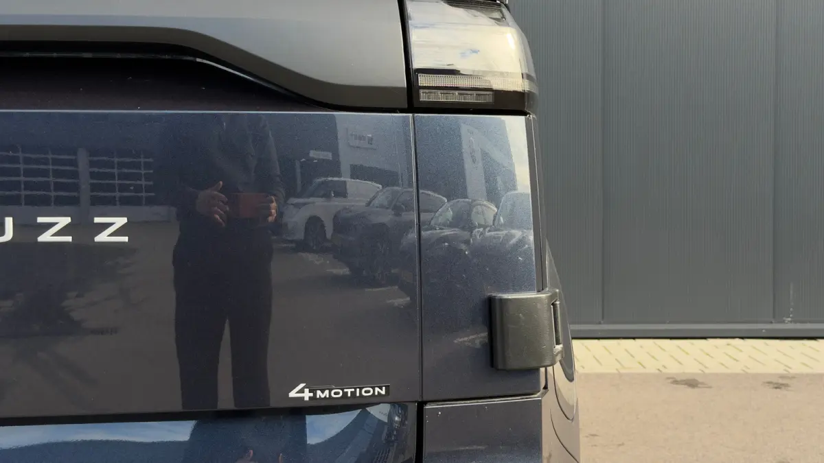 4-Motion Bulli Limited Edition | 'App-Connect' draadloze smartphone integratie | 3 stoelen | Achterdeur zonder ruituitsparing