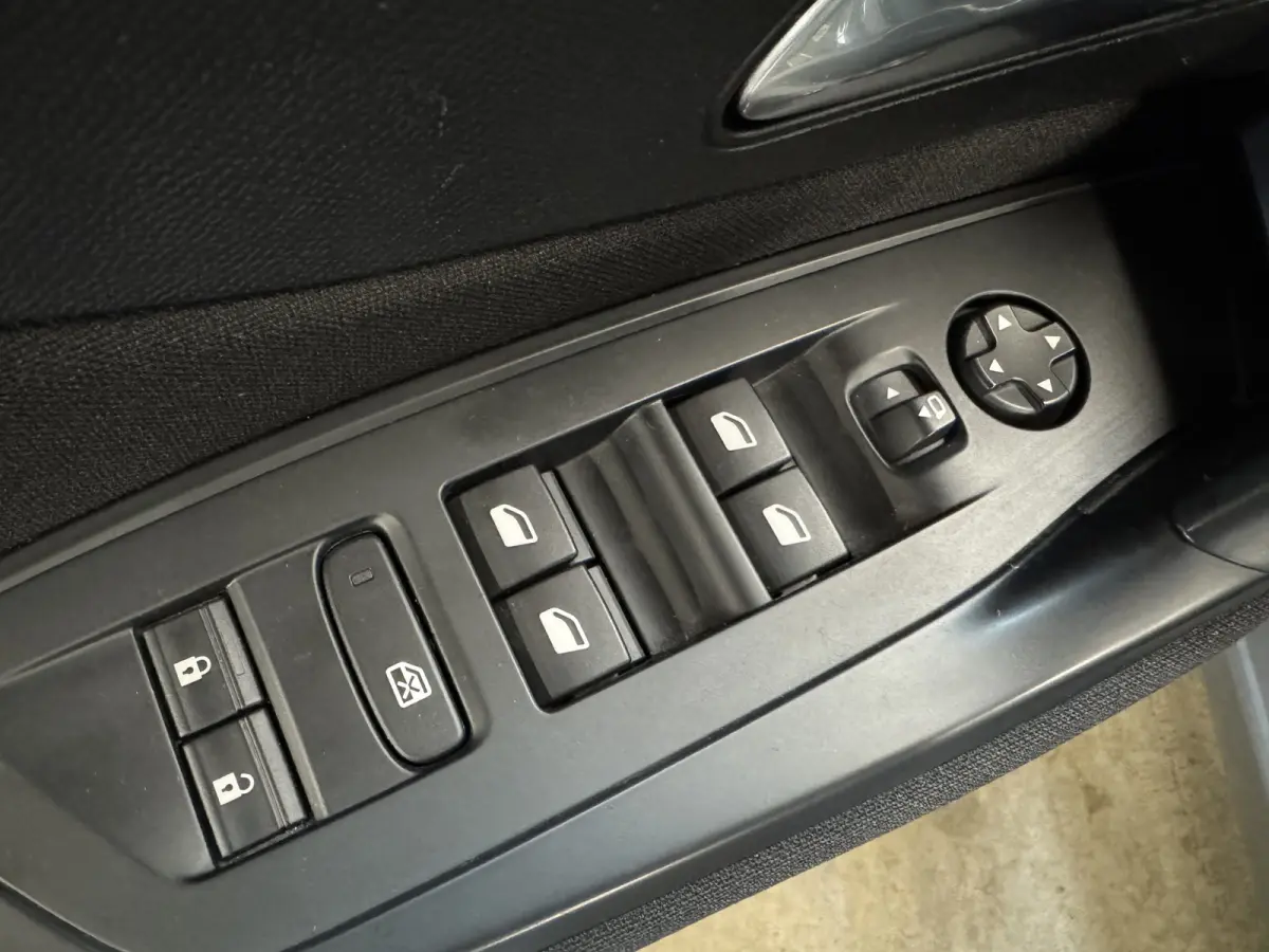 1.2 PureTech Active Pack Business Climate Control Carplay