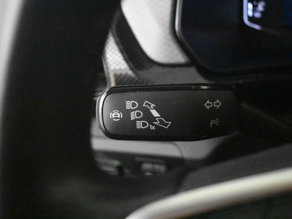 1.0 TSI Life Edition 115 PK | Achteruitrijcamera | Apple Carplay Android Auto | Keyless entry/start | Stoelverwarming | Navigatie | LED | DAB | 17"LMV
