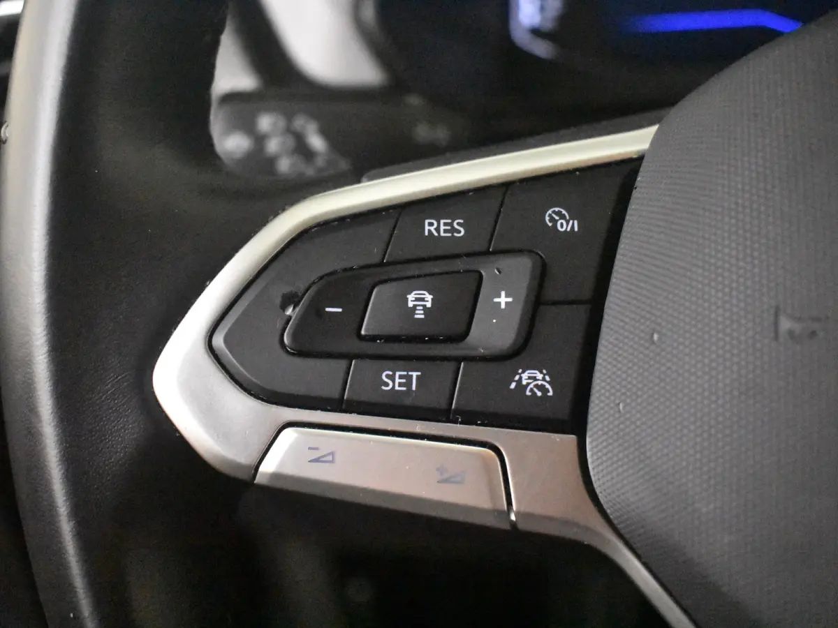 1.0 TSI Life Edition 115 PK | Achteruitrijcamera | Apple Carplay Android Auto | Keyless entry/start | Stoelverwarming | Navigatie | LED | DAB | 17"LMV