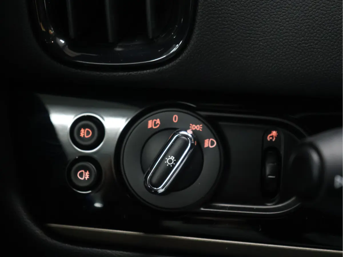 1.5 Cooper Chili [HEAD-UP, CAMERA, MEMORY, CRUISE CONTROL, PDC V+A, STUURWIEL MULTIFUNCTIONEEL, BLUETOOTH, CLIMATE CONTROL, AIRCO, LED, NAVIGATIE, NIEUWSTAAT]