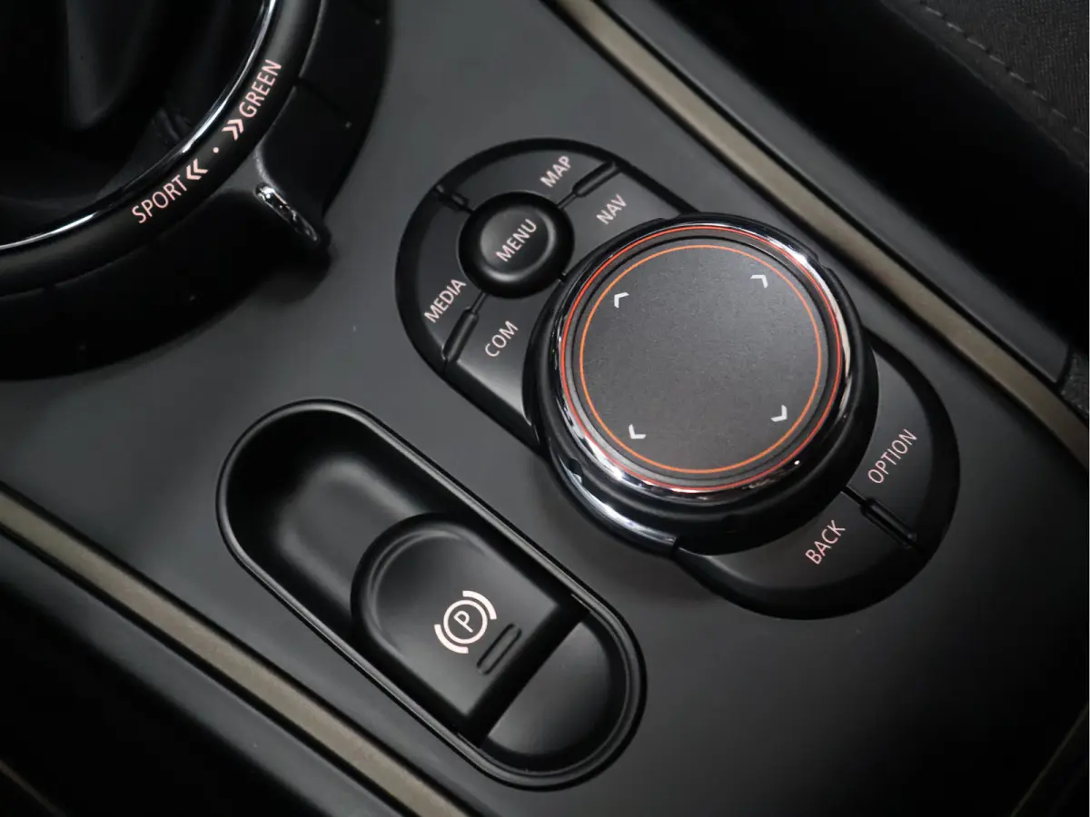 1.5 Cooper Chili [HEAD-UP, CAMERA, MEMORY, CRUISE CONTROL, PDC V+A, STUURWIEL MULTIFUNCTIONEEL, BLUETOOTH, CLIMATE CONTROL, AIRCO, LED, NAVIGATIE, NIEUWSTAAT]