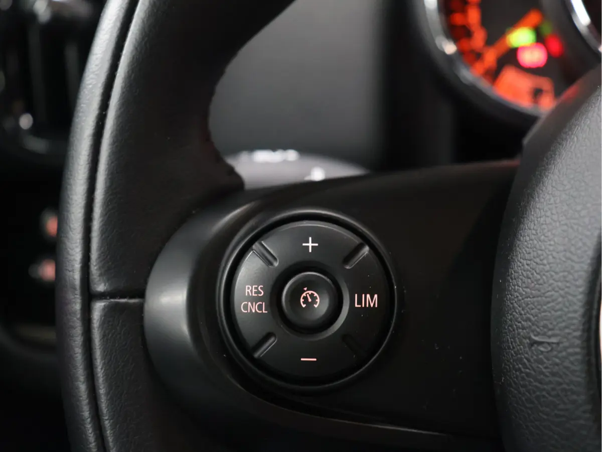 1.5 Cooper Chili [HEAD-UP, CAMERA, MEMORY, CRUISE CONTROL, PDC V+A, STUURWIEL MULTIFUNCTIONEEL, BLUETOOTH, CLIMATE CONTROL, AIRCO, LED, NAVIGATIE, NIEUWSTAAT]