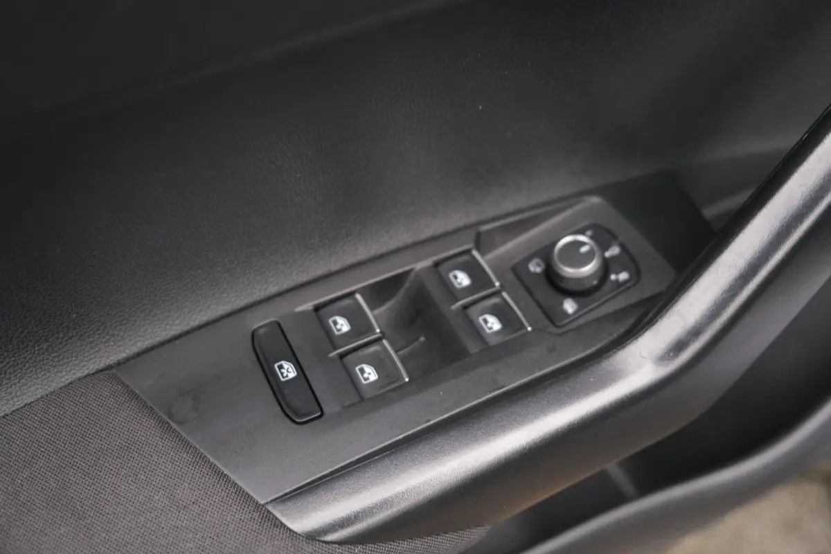 1.0 TSI 2x R-Line 116PK DSG Pano Carplay Led Virtual Acc Pdc