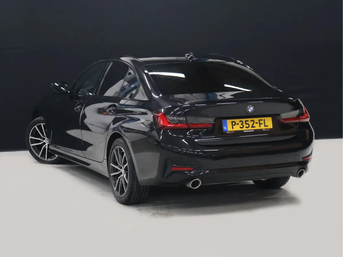 318i M Sport [APPLE CARPLAY, CRUISE CONTROL, DIGITAL DASH, TREKHAAK, PDC V+A, LED, LEDER, NAVIGATIE, BLUETOOTH, CLIMATE CONTROL, NIEUWSTAAT]