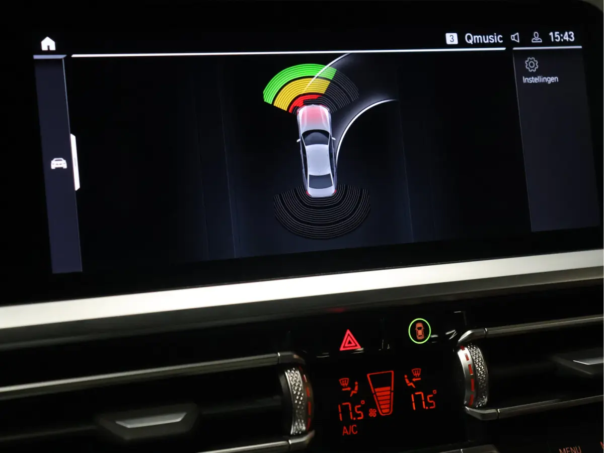 318i M Sport [APPLE CARPLAY, CRUISE CONTROL, DIGITAL DASH, TREKHAAK, PDC V+A, LED, LEDER, NAVIGATIE, BLUETOOTH, CLIMATE CONTROL, NIEUWSTAAT]