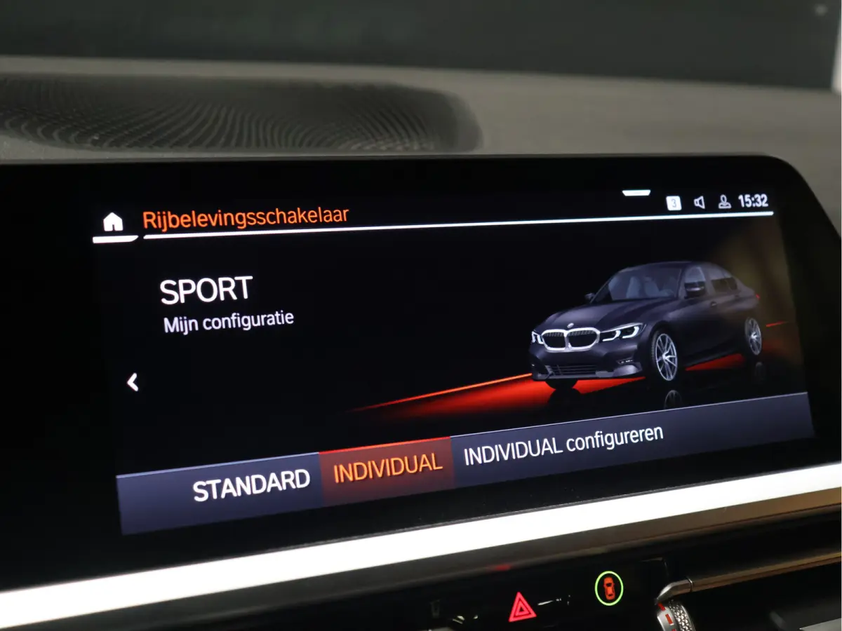 318i M Sport [APPLE CARPLAY, CRUISE CONTROL, DIGITAL DASH, TREKHAAK, PDC V+A, LED, LEDER, NAVIGATIE, BLUETOOTH, CLIMATE CONTROL, NIEUWSTAAT]