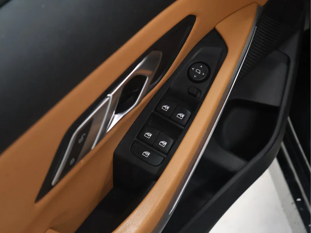 318i M Sport [APPLE CARPLAY, CRUISE CONTROL, DIGITAL DASH, TREKHAAK, PDC V+A, LED, LEDER, NAVIGATIE, BLUETOOTH, CLIMATE CONTROL, NIEUWSTAAT]