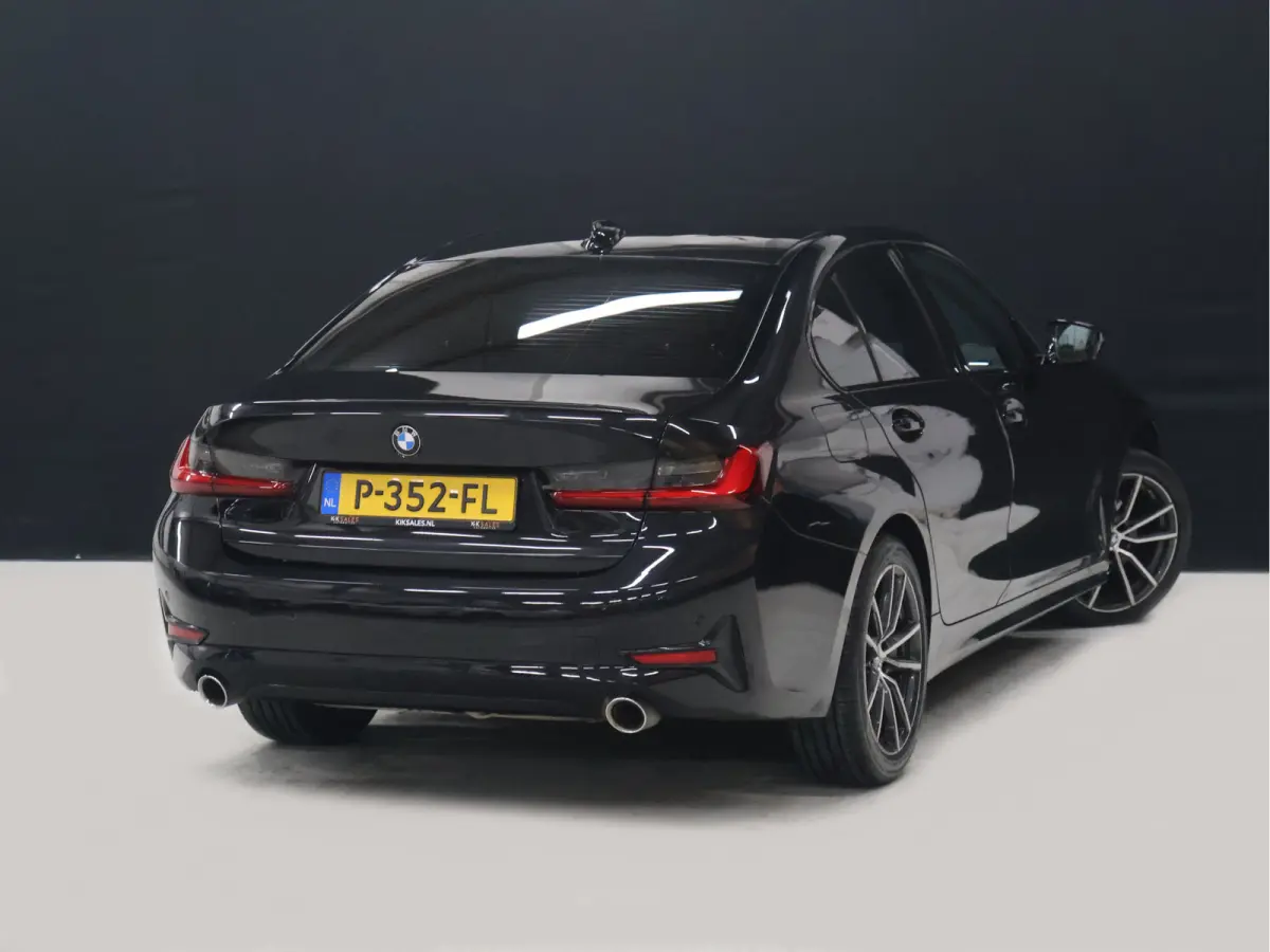 318i M Sport [APPLE CARPLAY, CRUISE CONTROL, DIGITAL DASH, TREKHAAK, PDC V+A, LED, LEDER, NAVIGATIE, BLUETOOTH, CLIMATE CONTROL, NIEUWSTAAT]